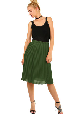 Elegant women's short pleated skirt. Elastic rubber at the waist. The skirt has a petticoat. Material: 100% viscose.
