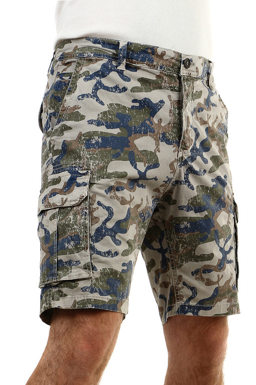 Camouflage men's shorts pockets