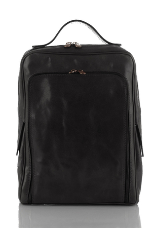 Practical leather backpack in a classic look the main compartment is zipped in the interior is a single space to fit the A4