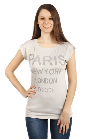 Women's monochrome T-shirt with round neck and short sleeves. On the front part of the stone application the names of