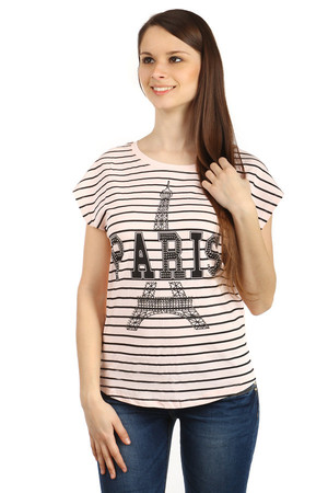 Modern t-shirt with print and rivets. Front strips, back clean. Material: 95% cotton, 5% elastane