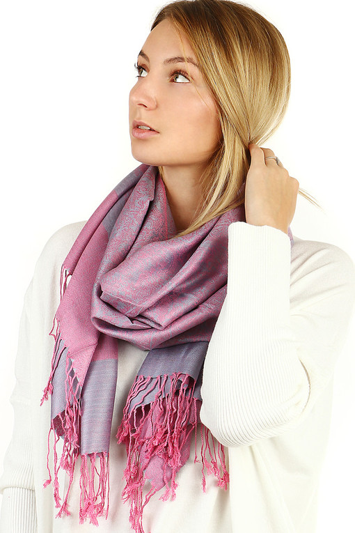 Women's single color scarf with fringes