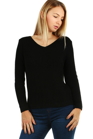 Ladies long-sleeved sweater with decorative V-shaped neckline at the back. monochromatic medium length V-shaped décolleté