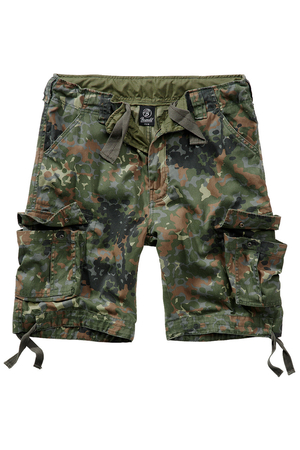 Men's comfortable ageless shorts by the German brand Brandit in a practical camouflage design. solid waist with metal zip