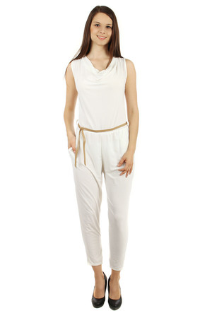 Stylish ladies' overall with pockets. Tying tape. Looser fit. Import: Italy Material: 95% polyester, 5% elastane.