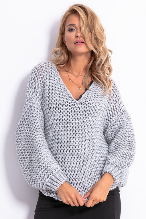 Women's wool sweater with loose binding