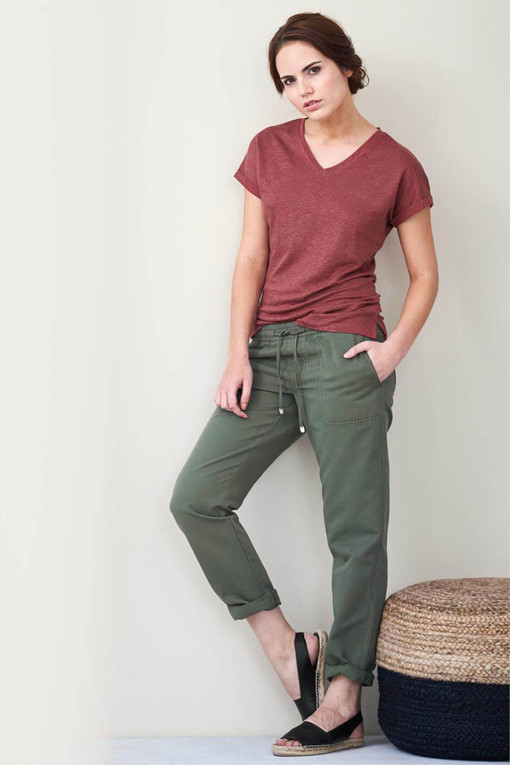 Women's trousers with organic cotton and linen