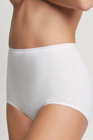The High-Waisted Panty is Back (and More Sustainable Than Ever)