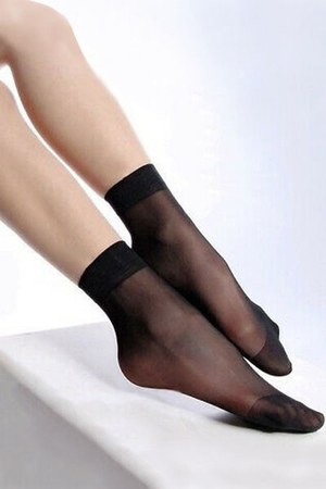 Fine women's nylon socks with a very fine hem and reinforced toe. fine material 20 DEN reinforced toe for longer life fine