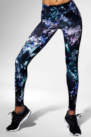 Women's sports leggings with modern print made of functional, breathable ARCHROMA material with increased ability to wick