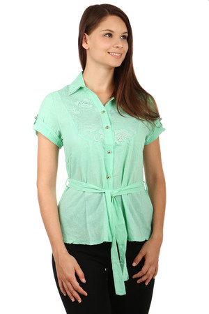 Women's blouse with lace and belt. Button fastening. The collar is decorated with rhinestones. Material: 100% cotton