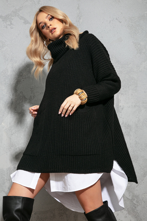 Women's loose turtleneck oversized / maxi style with wool casual and elegant monochrome two pockets in front roughly knitted
