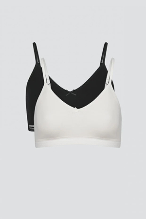 The comfortable two organic cotton bras in one package are from the sustainable lingerie collection of the German brand