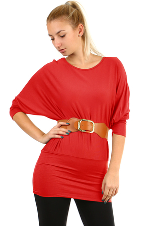 Women's longer T-shirt with heeled neckline. A free T-shirt cut creates the effect of bat sleeves. Bottom hem significantly