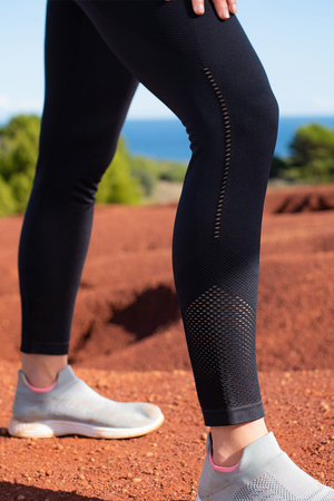 Women's black leggings ideal for sports high elastic waist pleasant elastic material smooth look decent decoration on the