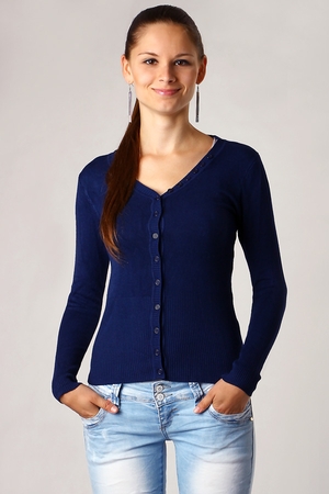 Buttoned sweater, neckline decorated with a number of consecutive buttons. Material: 80% cotton, 20% polyester.