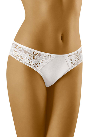 Comfortable panties with lace Lace waist Floral pattern Soft and stretchy The cut of the panties visually elongates the legs