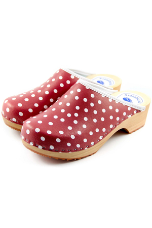 Stylish women's retro clogs. Made of light poplar wood and natural laminated leather. Ideal footwear for healthy walking.