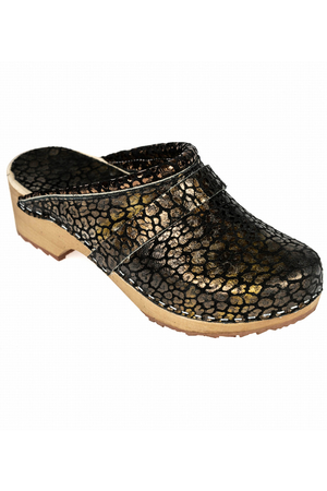 Stylish women's orthopedic clogs. Made of light wood and natural laminated leather. Ideal footwear for healthy walking. made