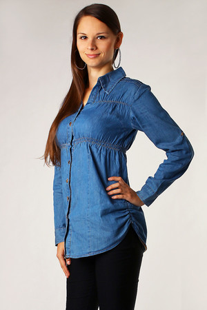 Women's long sleeved denim shirt. Button fastening. On the sides and around the chest elastic. Possibility of shortening
