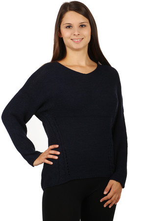 Amazing sweater with pattern on back. The back of the sweater is longer than the front. Material : 75% acrylic, 10% wool, 10%