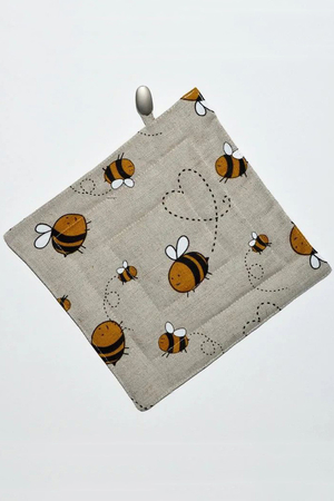 Linen mat not only under hot pots. combination of natural linen and cotton decorate your table with beautiful bees linen