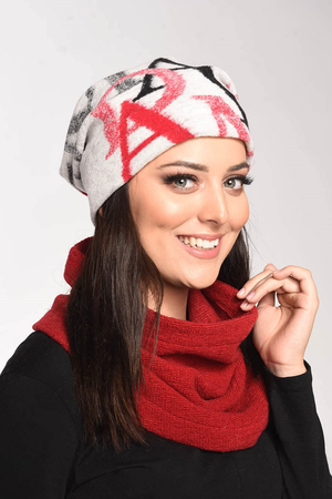 Stylish winter hat in a modern design double brim sewn-in elastic in the back of the hem stripes at the back of the neck
