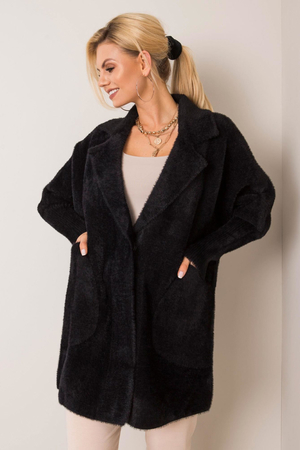 Women's slim, warm coat in a comfortable oversized fit monochrome classic collar with lapel deep, patch pockets elastic high