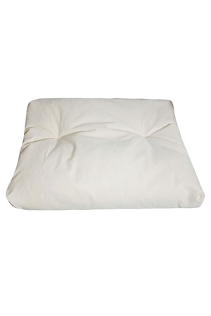 The woolen pillow is intended for demanding customers who prefer natural products in their bedroom. The pillow is filled with
