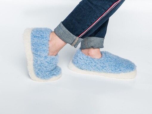 Sheep wool slippers