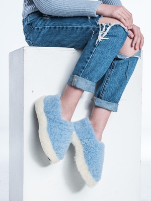 100% natural materrLight blue low warm slippers for the whole family from 100% sheep wool non-slip sole combination of blue