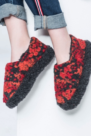 Genuine sheep wool slippers for home comfort non-slip sole bold red floral pattern 100% natural material excellent