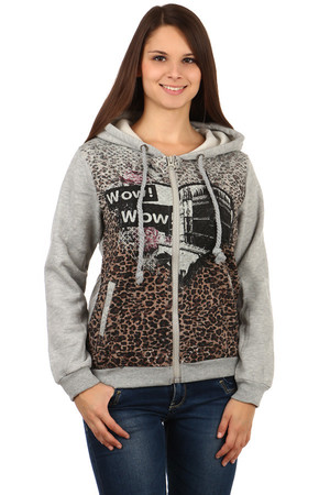 Stylish zippered sweatshirt with modern print. Front pockets. Material: 65% cotton, 35% polyester.
