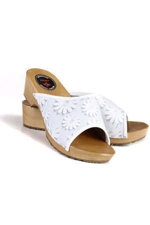 Health natural slippers - clogs with flowers anatomically shaped insole does not deform the foot and supports the arch