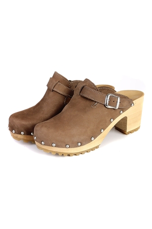 Women's clogs made of natural materials in a distinctive boho style anatomically shaped insole supports the arch preserves