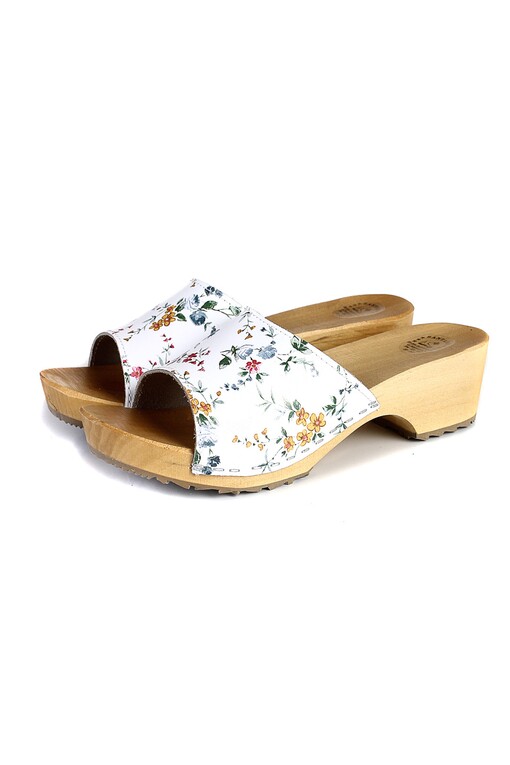 Women's flowered genuine leather clogs
