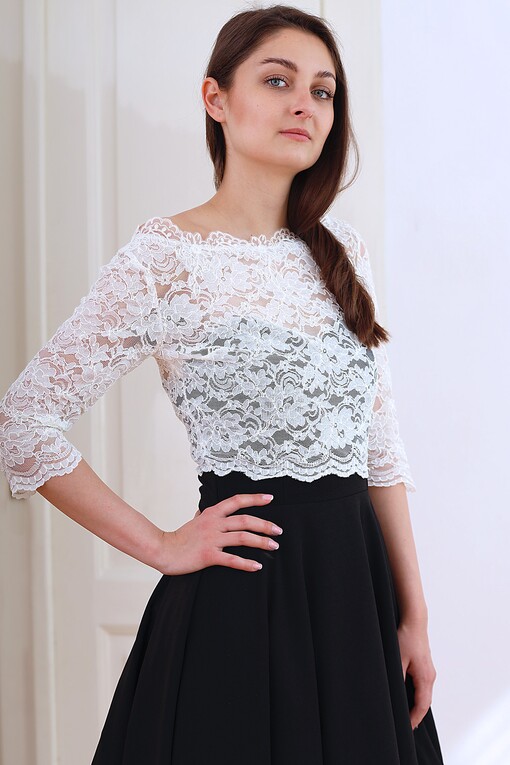 Lace bolero with buttons