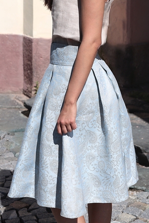 Women's pleated 100% linen skirt is designed and sewn for you with love and care in the Czech Podkrkonoší region. The skirt