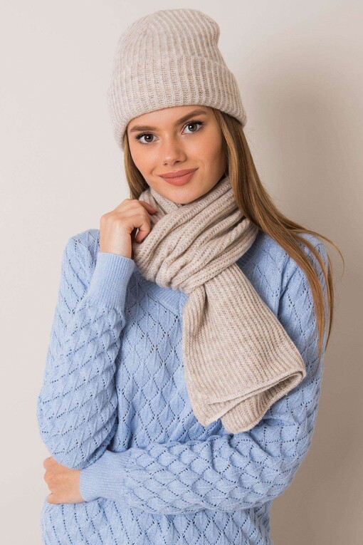 Wool hat and scarf set