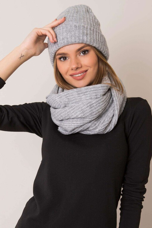 Wool hat and scarf set