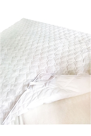 Mattress protector: quilted with elastic bands at the corners for attaching ideal mattress height 20 cm for easier