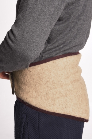 Wool lumbar belt made of 100% natural sheep's wool wide enough long velcro fastener indispensable helper ideal for back pain