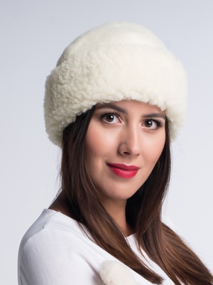 Sporty and elegant cap made of 100% natural merino wool monochrome folded bottom edge warm and cozy very soft and pleasant