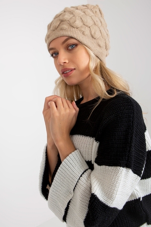 A warm beanie with an imaginative pattern monochrome stretch, row hem double layer knit with a touch of angora pleasant, soft