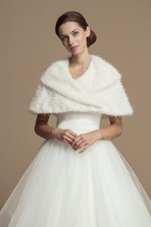Romantic cape not just for the bride monochrome V-neckline sleeveless distinctive collar lined beautiful, practical accessory