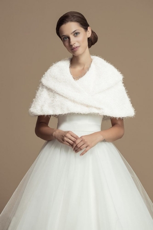Romantic cape not just for the bride monochrome V-neckline sleeveless distinctive collar lined beautiful, practical accessory